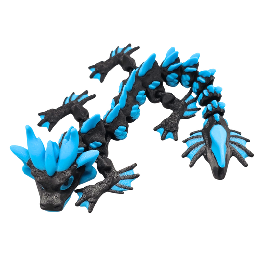 Dieser Drache liebt Wasser und ist auch in diesem Stil gestaltet. Er hat Flossen an den Beinen und am Schwanz.