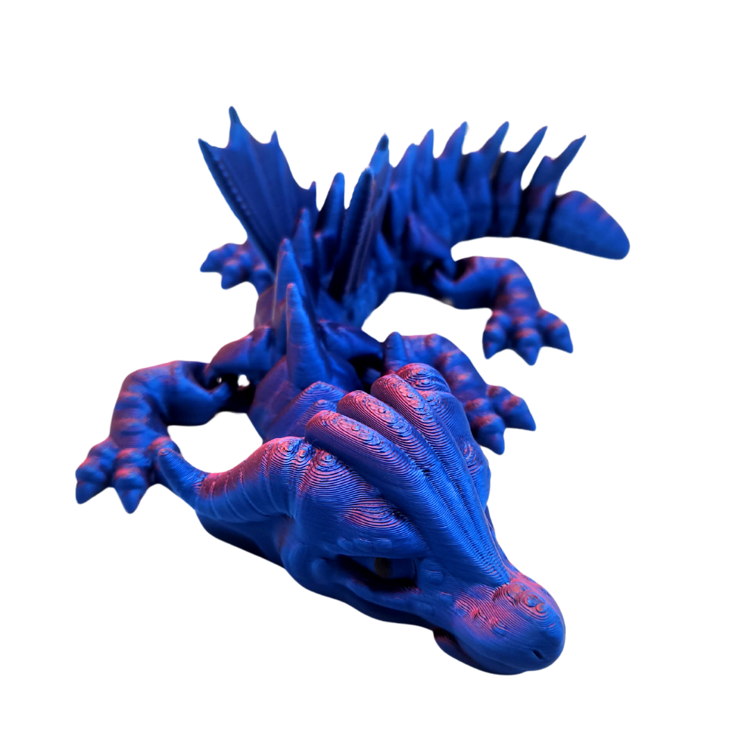 Stell dir ein Wesen vor, das aussieht wie ein Seepferdchen mit kleinen, starren Flügeln – das ist der Meeresflügel Drache!